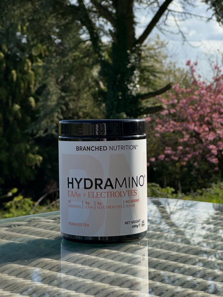 Peach Ice Tea HYDRAMINO on a sunlit garden table